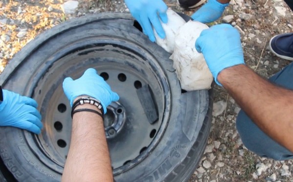 Bolu'da zehir tacirleri 40 kilo uyuşturucuyu araç lastiklerine sakladı